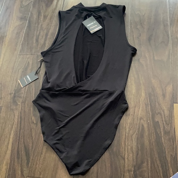 Black Open Back Sleeveless Mock Neck F21 Bodysuit - Picture 2 of 13